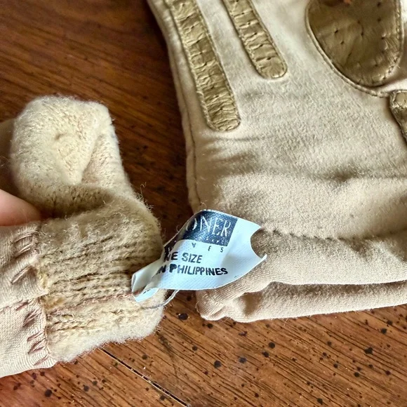 Vintage Isotoner Tan Driving Gloves Stretch Nylon Spandex One Size 9" x 3 ½" - Picture 7 of 9